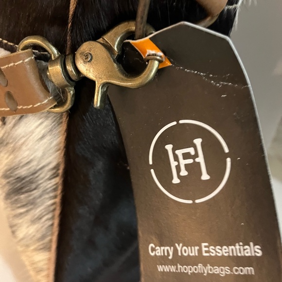 Hopoflybags shoulder Tote, Cowhide and Leather, inside cotton, Height 24” S-52” - Picture 4 of 5